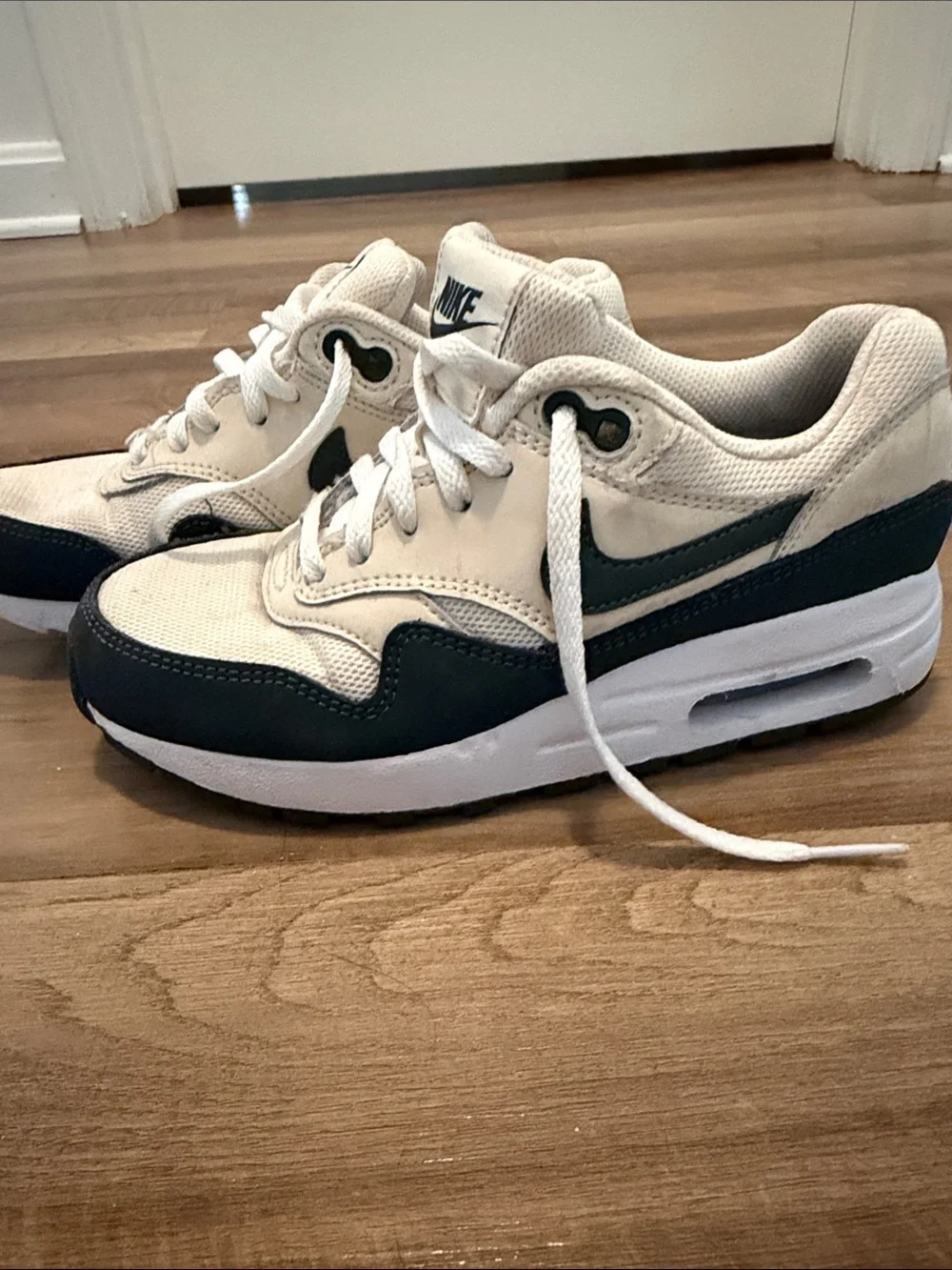 Nike Kids Cream and Dark Green Low-Top Sneakers